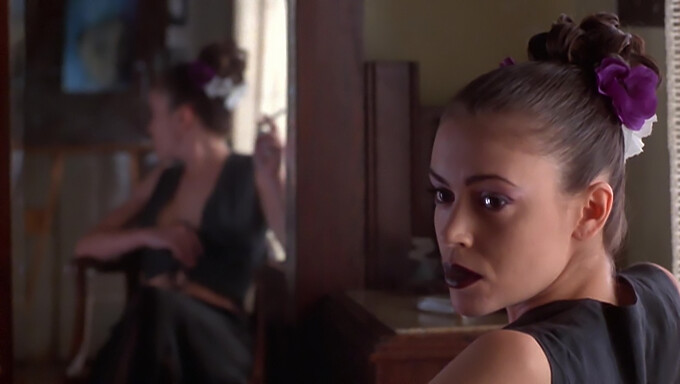 Alyssa Milano'S Verleidelijke Ontmoeting In Poison Ivy 2: Lily