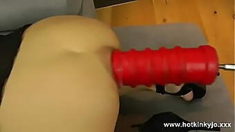 Hd-Video Af Kæmpe Dildo-Action