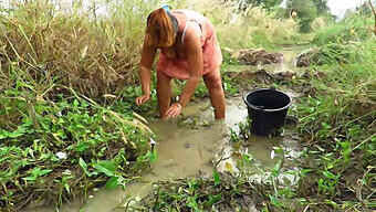 L'Incroyable Expérience D'Une Fille Pour Trouver À Manger Et Aimer