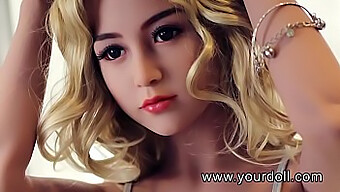 Pasangan Biseksual Menikmati Threesome Dengan Blonde Berpayudara Besar Dan Pantat Ebony Besar