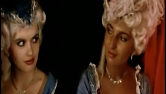 O Fată Lesbiene Se Masturbează Până La Orgasm Într-Un Videoclip De Muie Vintage