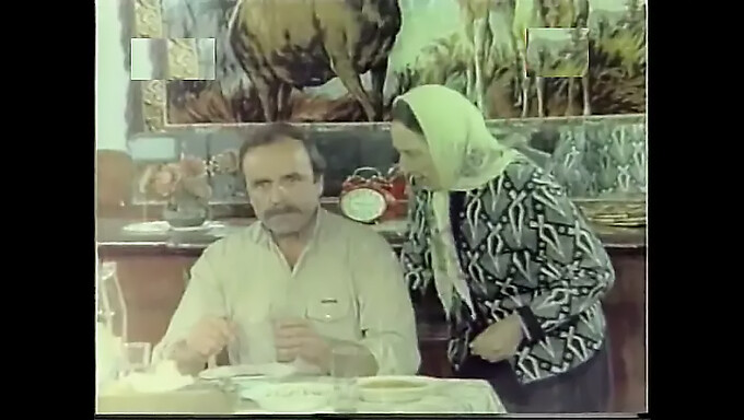 Vintage Türk Milf, Büyük Bir Yarak Tarafından Beceriliyor