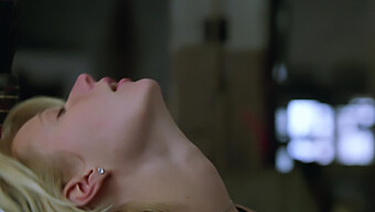 The Seductive Gwyneth Paltrow In A Flawless Murder Scene