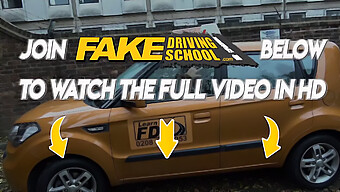 Studieren An Einer Fake Fahrschule Mit Dickbusiger Blondine Und Gut Bestücktem Neger