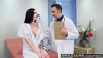 Marley Brinx És Keiran Leed Orvosi Fétiseket Fedeznek Fel Egy Forró Hármasban