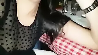 Phun Tinh Vào Miệng Sau Khi Blowjob Mông To