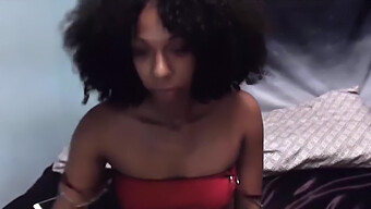 El Sensual Viaje De Auto-Placer De Mars May: El Momento Íntimo De Una Belleza Negra De Cabello Rizado