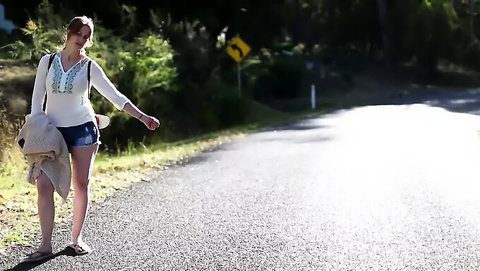 Yoga En Sensueel Eten In Een Lesbische Video