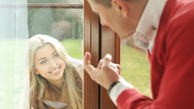 Vídeo Hd De Um Homem Gentil Ajudando Uma Adolescente Perdida, Ellen Jess, Com A Ajuda De Seu Pai