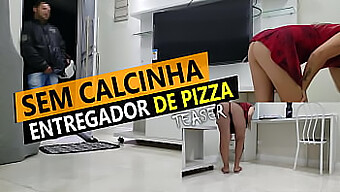 O Show Solo De Cristina Almeida Como Entregadora De Pizza