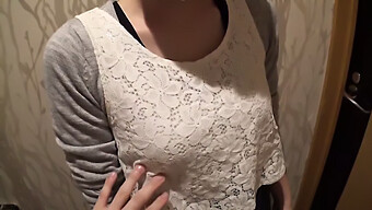 Japonesa Amateur Con Tetas Pequeñas Y Firmes En Un Video Caliente