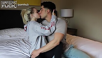 Latino Futbalová Hviezda Sa Zapája Do Sexuálnej Aktivity S Drobnou Blondínkou S Tetovaním. Buďte Opatrní!