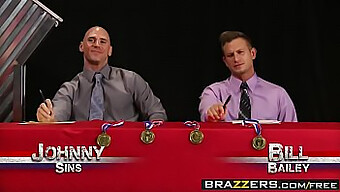 Bill Bailey En Johnny Sins Schitteren In Een Hete Video Met Miss Titness America-Thema