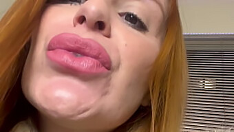 Scena Bdsm Pani Maisy Pravo Z Paleniem, Pluciem I Stopami Joi.