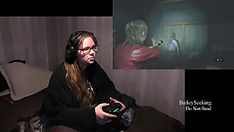 Regardez Une Belle Femme Aux Gros Seins Se Déshabiller Et Jouer Dans La Partie 2 De Resident Evil 2